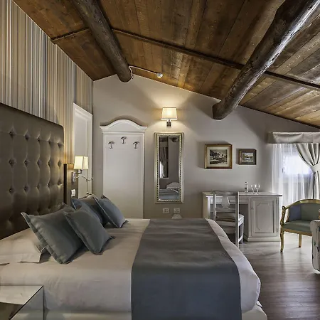 Borgo Il Mezzanino * Saló